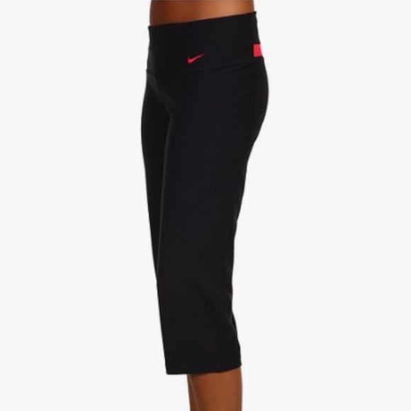 Nike Women’s Capri Yoga Pants - Picture 5 of 7